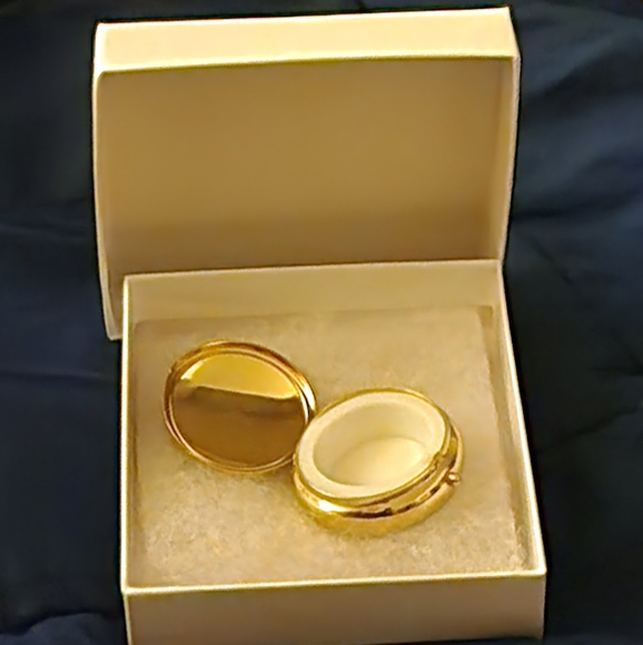 Vintage Cloisonée enameled Pill Box - Picture 5 of 5